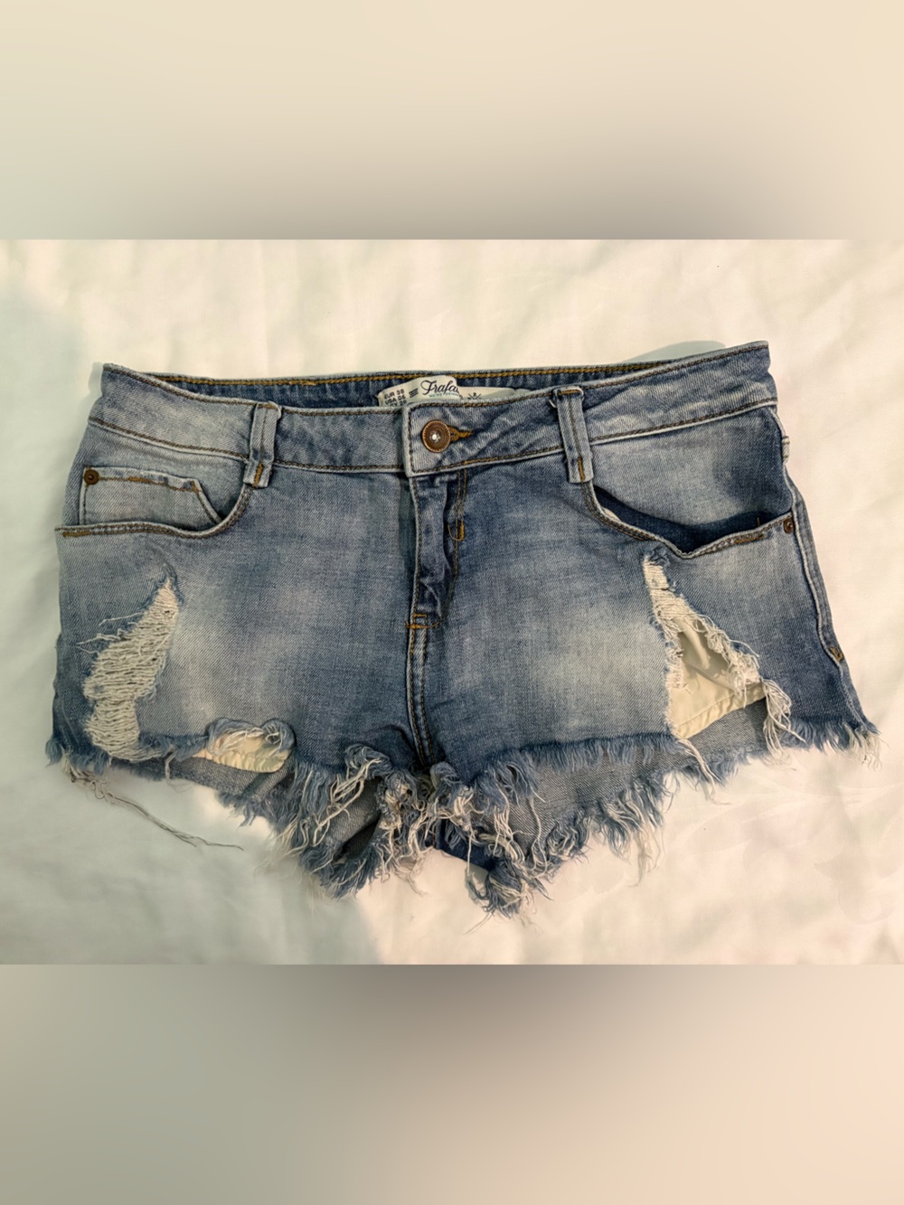 Zara Trafaluc Light Blue Distressed Denim Shorts with Pockets EUC SZ-6